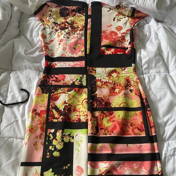 Floral fitted dress. - Picture 2 of 8